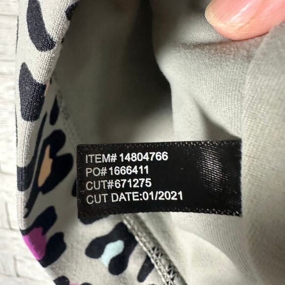 Torrid women’s sports bra animal print zip front colorful athletic plus size ￼ - Picture 7 of 10